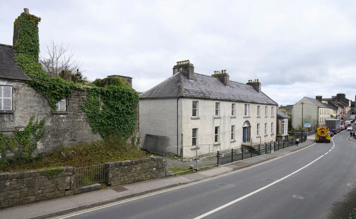 Street view in Ballinrobe, Ireland - the example photo used throughout this guide
